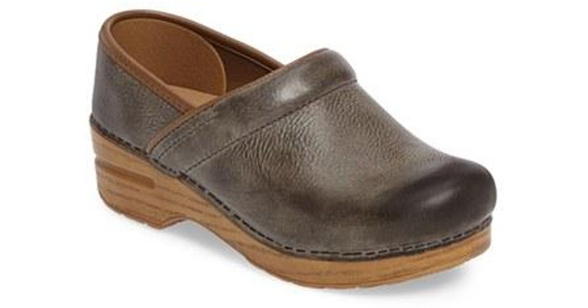 dansko distressed clog